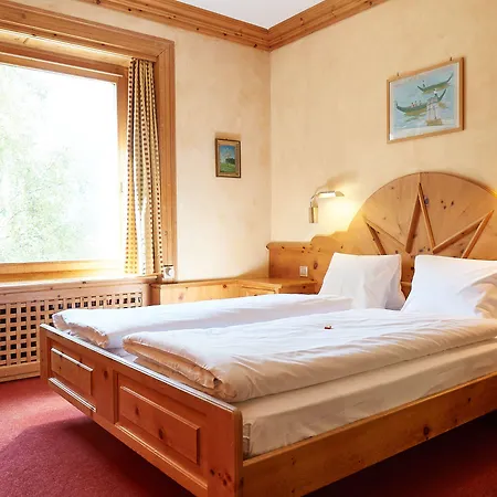 Languard فندق 3*