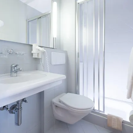 فندق Languard 3*