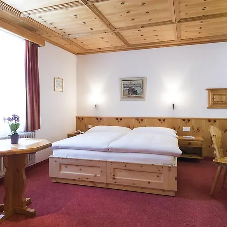 Languard فندق 3*